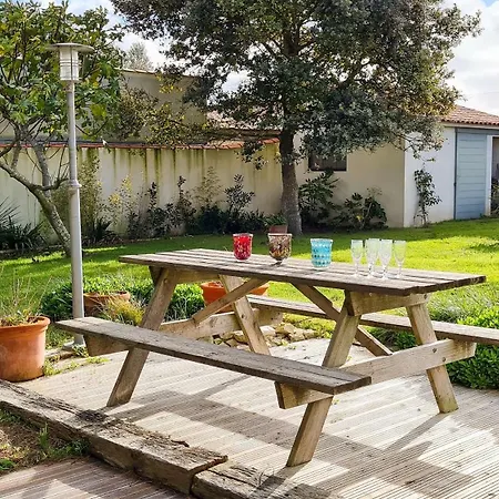 Superbe A Proximite De La Et Des Commerces